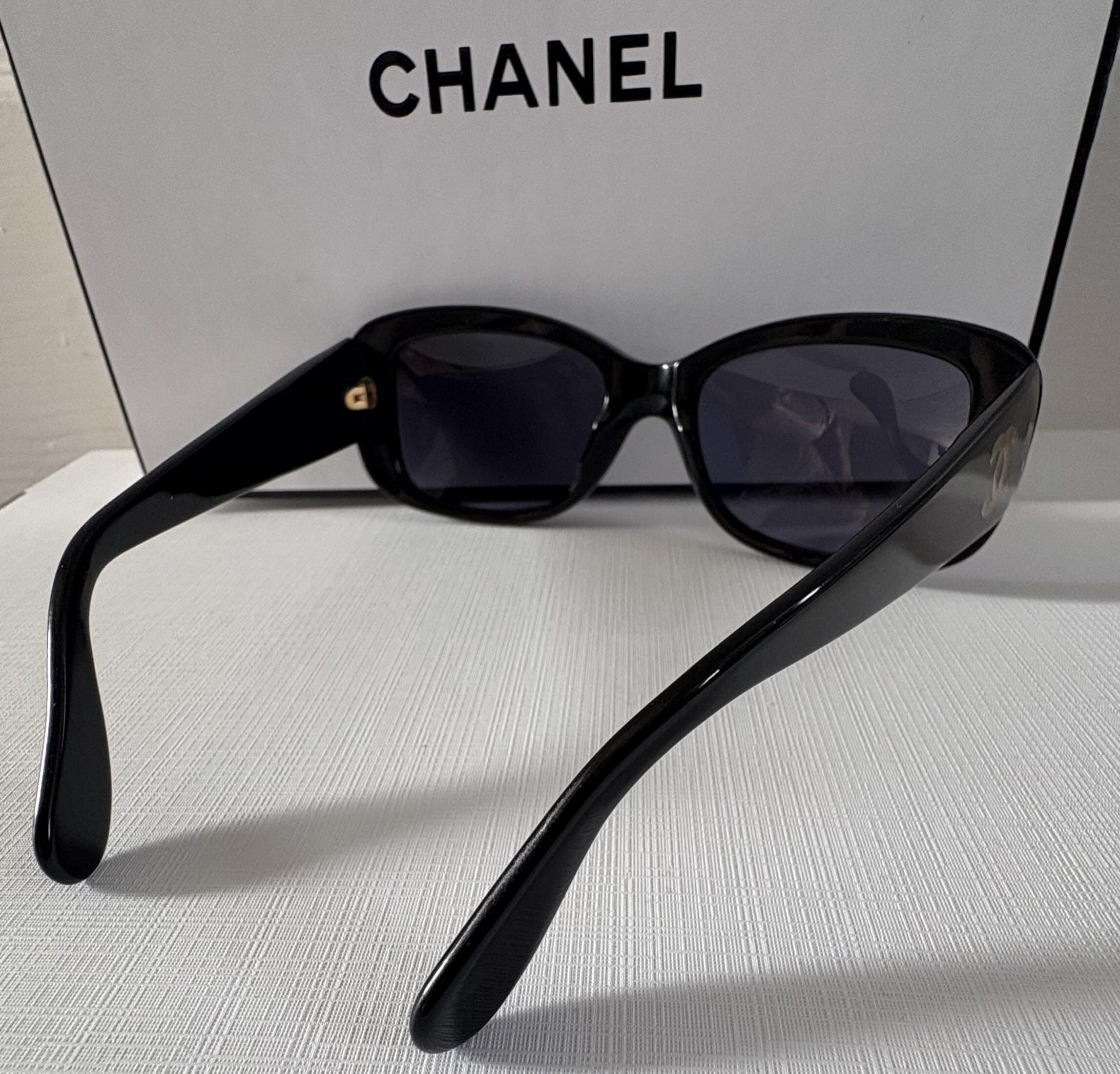 CHANEL ブラックサングラス ゴールドロゴ CHANEL シャネル サングラス マトラッセ ココマーク ブラック