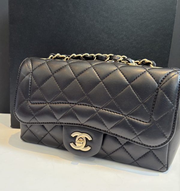 chanel bag medium black quilted leather cc logo single flap double shoulder strap