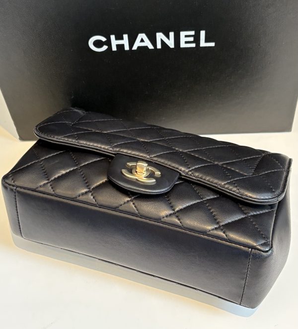 chanel bag medium black quilted leather cc logo single flap double shoulder strap