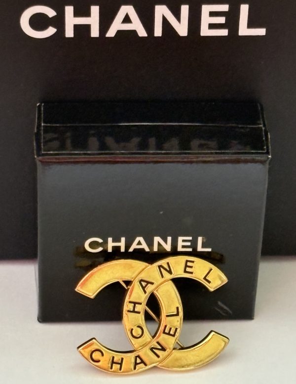 chanel vintage cc logo chanel large gold brooch 1998