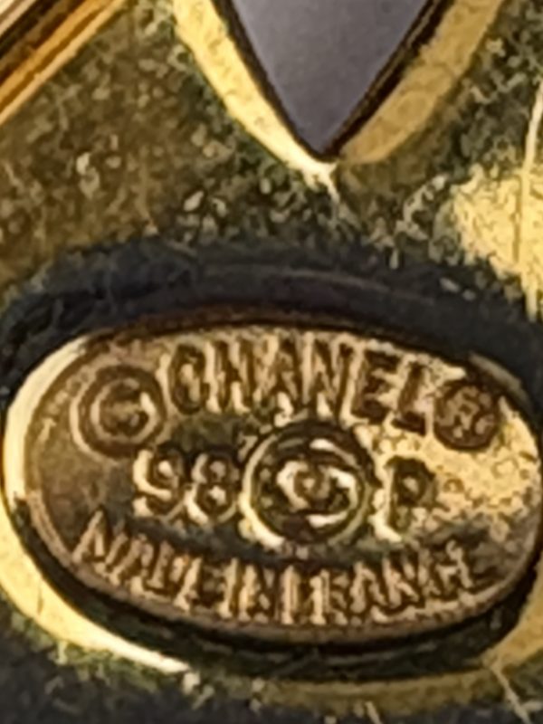 chanel vintage cc logo chanel large gold brooch 1998