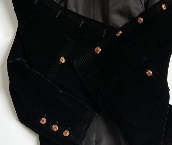 chanel vintage f/w 1996 runway black velvet jacket gold red green gripoix buttons 96a
