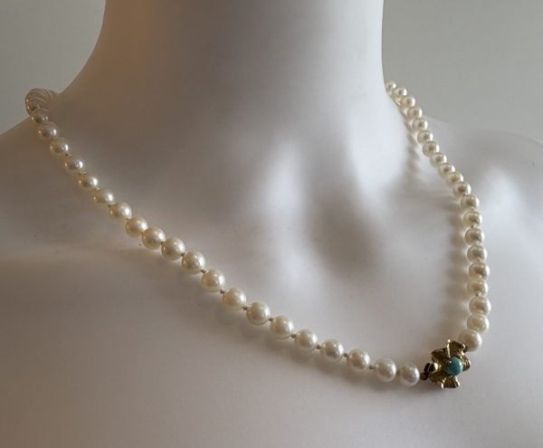 vintage cultured pearls necklace with flower blue cabochon 18k gold clasp