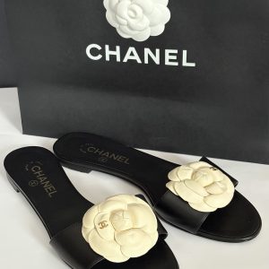 chanel cc logo camellia flat slide sandals black and cream