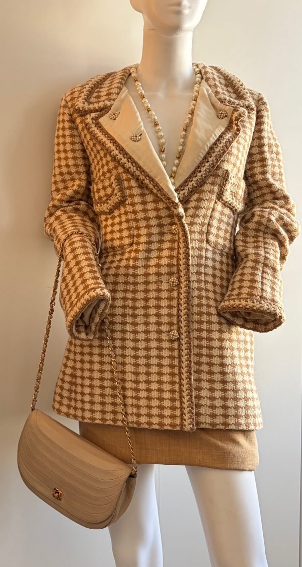 chanel tweed jacket beige & cream houndstooth cc logo polka dot jewel buttons 2000