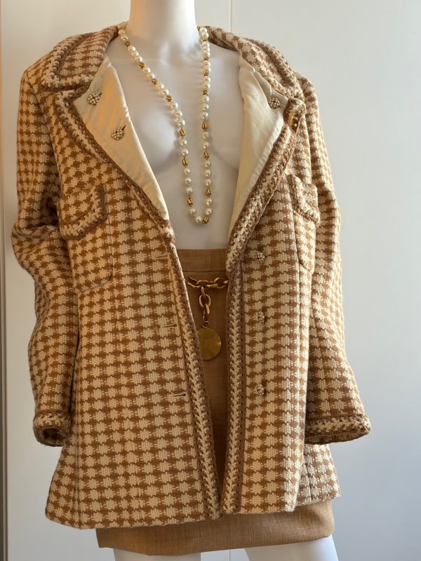 chanel tweed jacket beige & cream houndstooth cc logo polka dot jewel buttons 2000