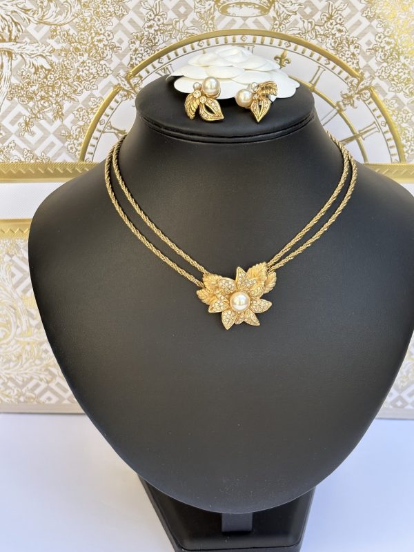 christian dior vintage floral leaf pearl crystals pendant strand necklace & earrings set 1980s
