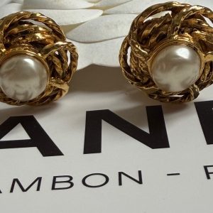 chanel vintage twisted rope gold tone pearl earrings 1983