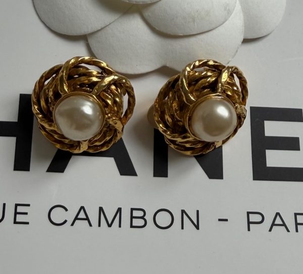 chanel vintage twisted rope gold tone pearl earrings 1983