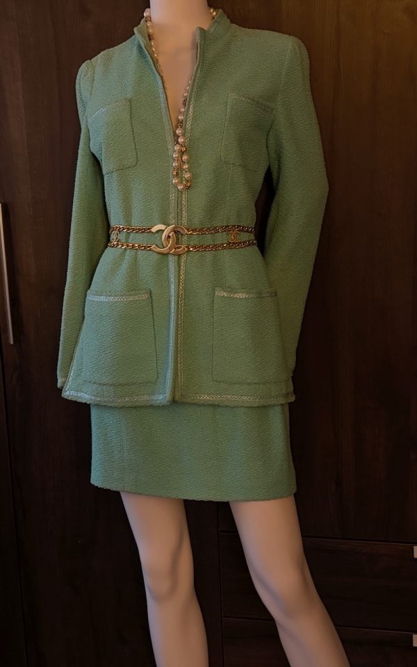 chanel vintage tweed boucle suit chanel logo zipper collection 1995