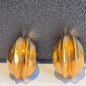 guy laroche vintage gold oval shell shaped domed ridged earrings c.1970s