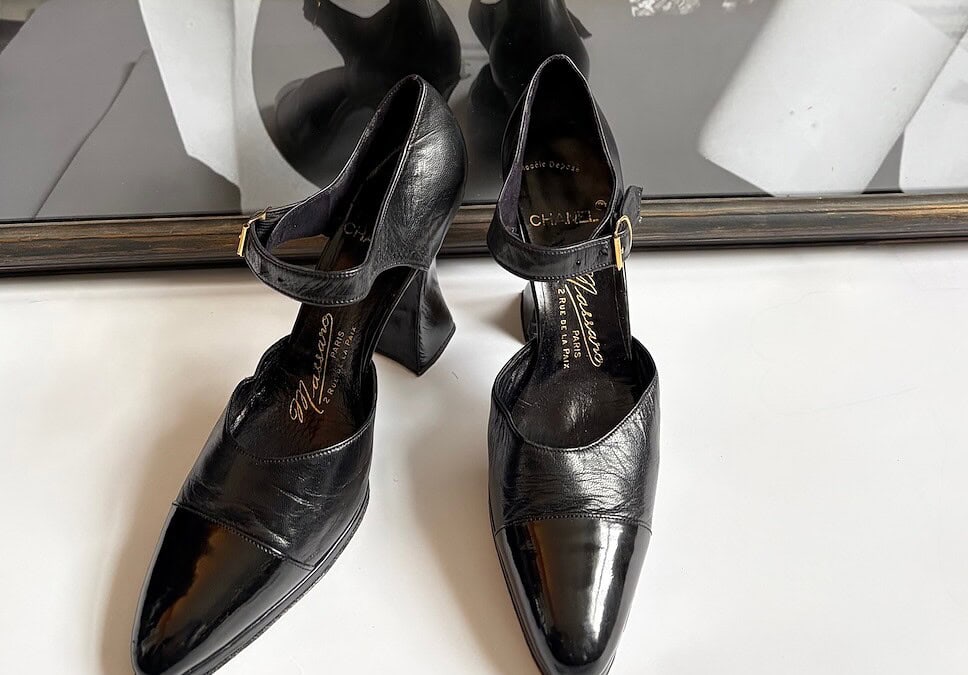 CHANEL By MASSARO Haute Couture Signature Two-Tone Black Leather High Heels Pump 1990
