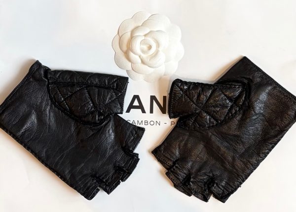 chanel vintage catwalk black quilted kidskin fingerless gloves cc logo buttons c.1990s