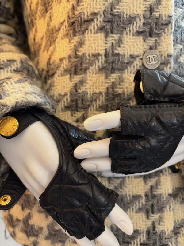 chanel vintage catwalk black quilted kidskin fingerless gloves cc logo buttons c.1990s