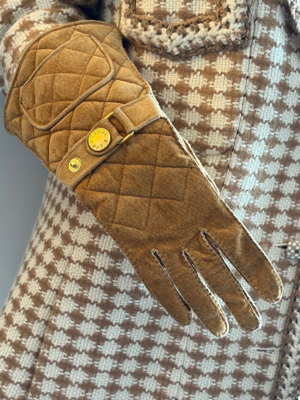 chanel vintage catwalk camel diamond quilted chanel logo long ski gloves c.1990s