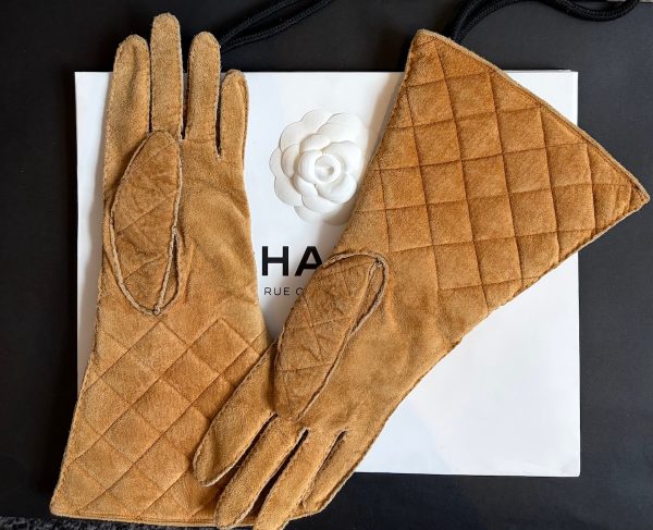 chanel vintage catwalk camel diamond quilted chanel logo long ski gloves c.1990s
