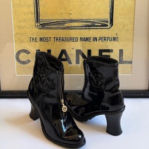 chanel vintage catwalk cc logo black patent high ankle fur boots square heels c.1990s