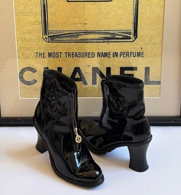 chanel vintage catwalk cc logo black patent high ankle fur boots square heels c.1990s