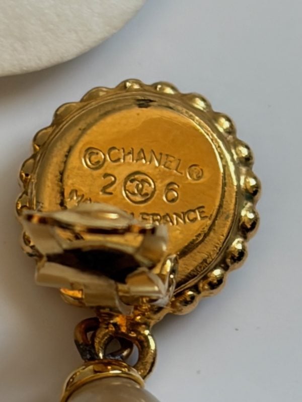 chanel vintage pearl drop dangle gold black leaf clover clip on earrings 1987