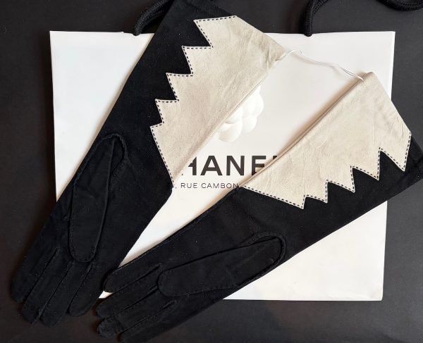 chanel vintage white & black zig zag gauntlet kidskin geometric gloves c.1990s