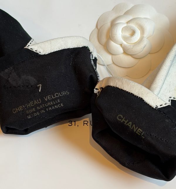 chanel vintage white & black zig zag gauntlet kidskin geometric gloves c.1990s