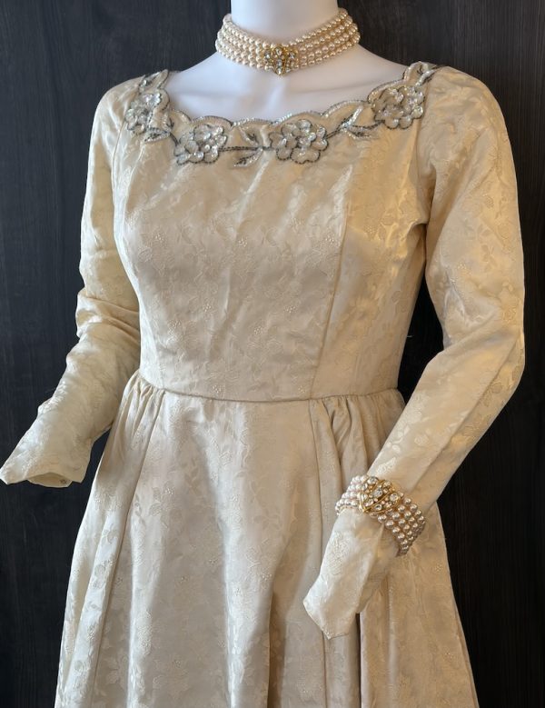 1950 cream jacquard floral wedding evening dress camellia embroidery neckline