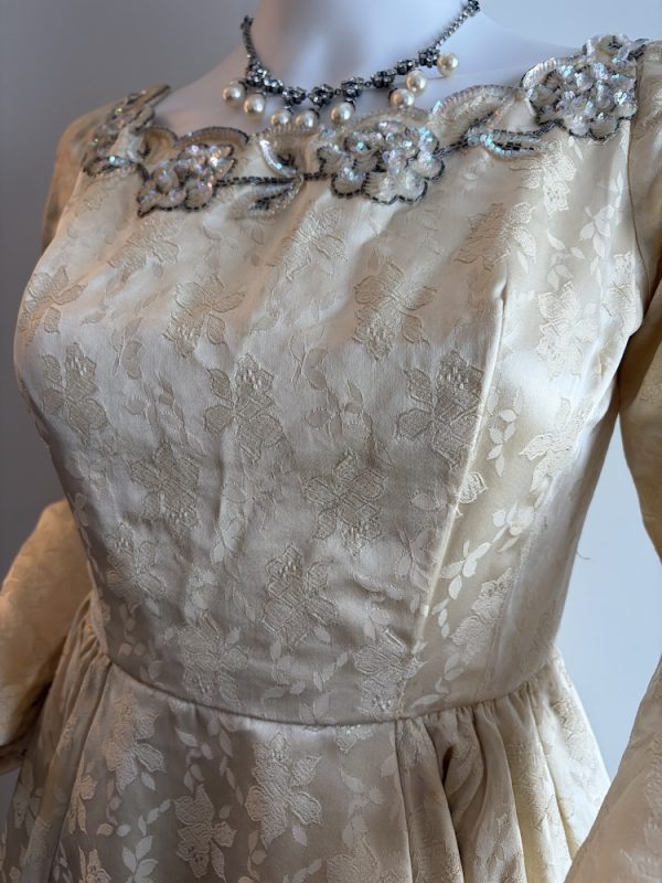 1950 cream jacquard floral wedding evening dress camellia embroidery neckline