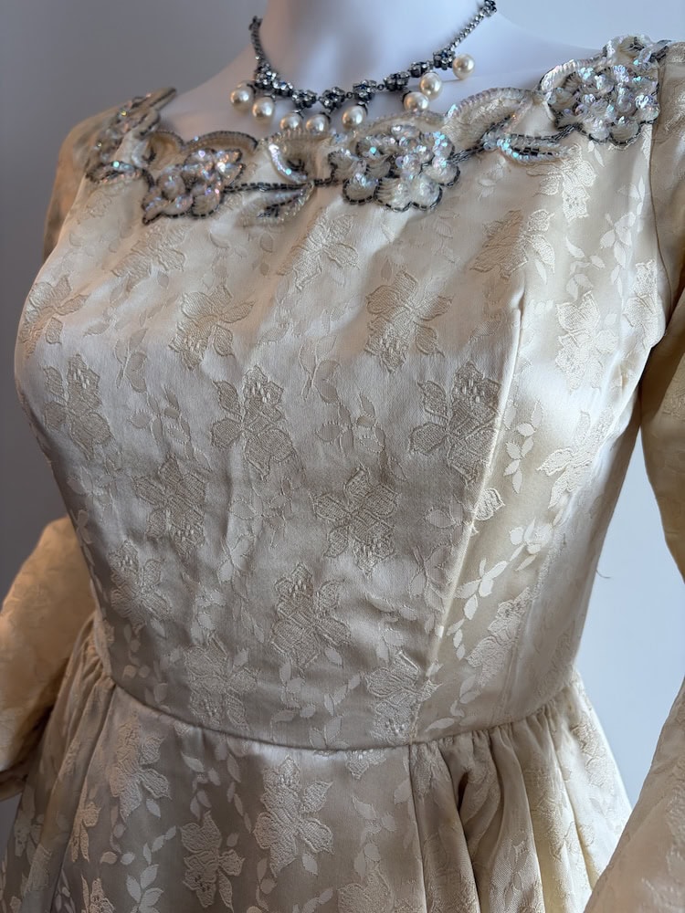 1950 cream jacquard floral wedding evening dress camellia embroidery neckline