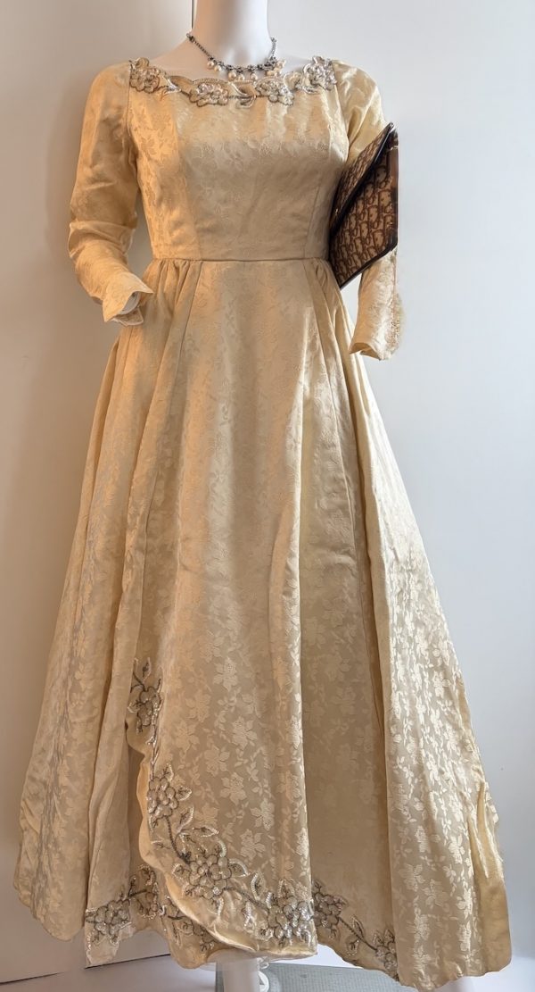 1950 cream jacquard floral wedding evening dress camellia embroidery neckline