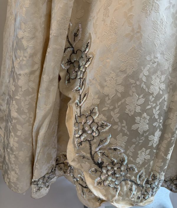 1950 cream jacquard floral wedding evening dress camellia embroidery neckline