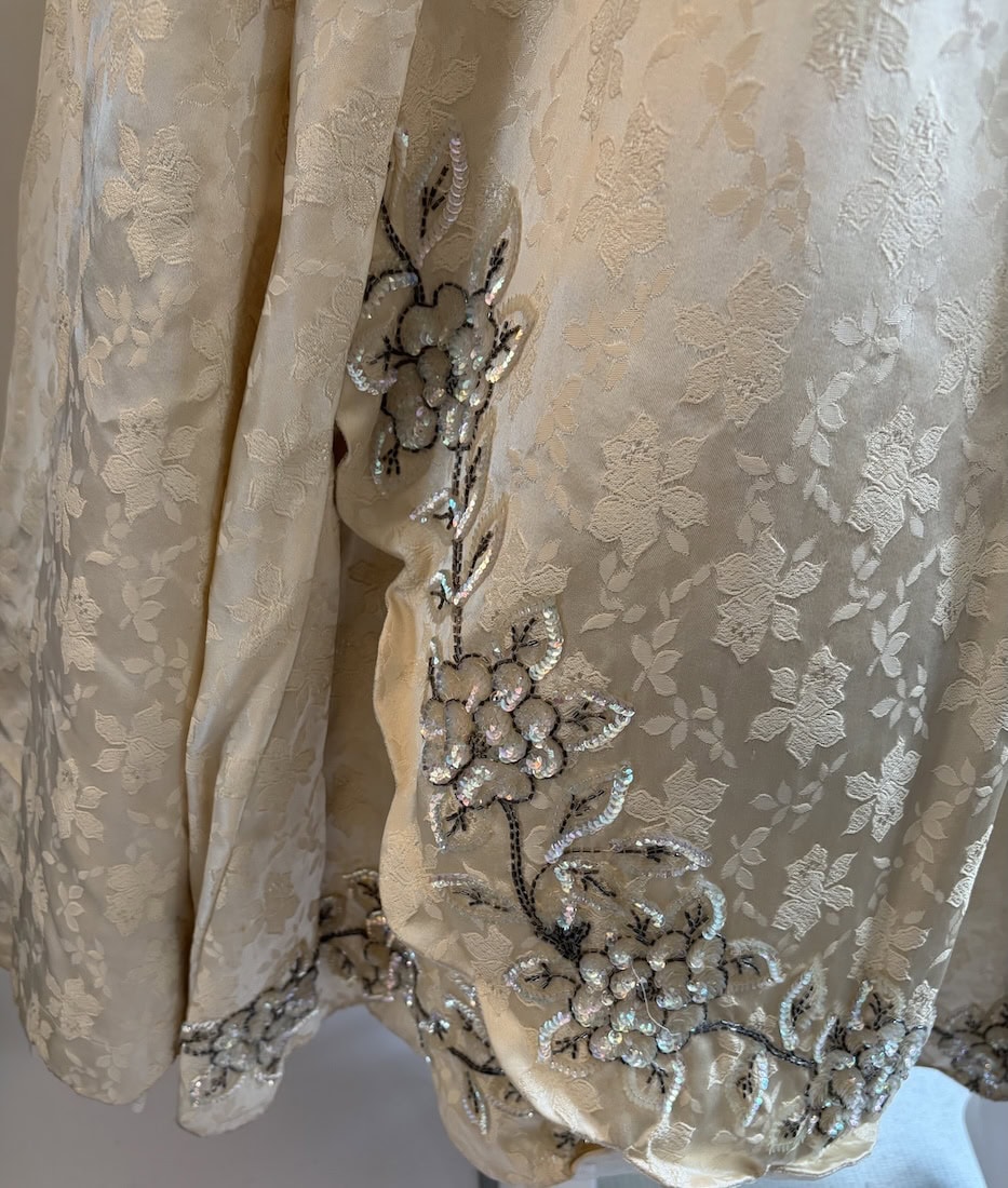 1950 cream jacquard floral wedding evening dress camellia embroidery neckline