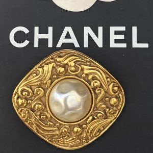 1980s chanel vintage baroque arabesque pearl & gold tone brooch