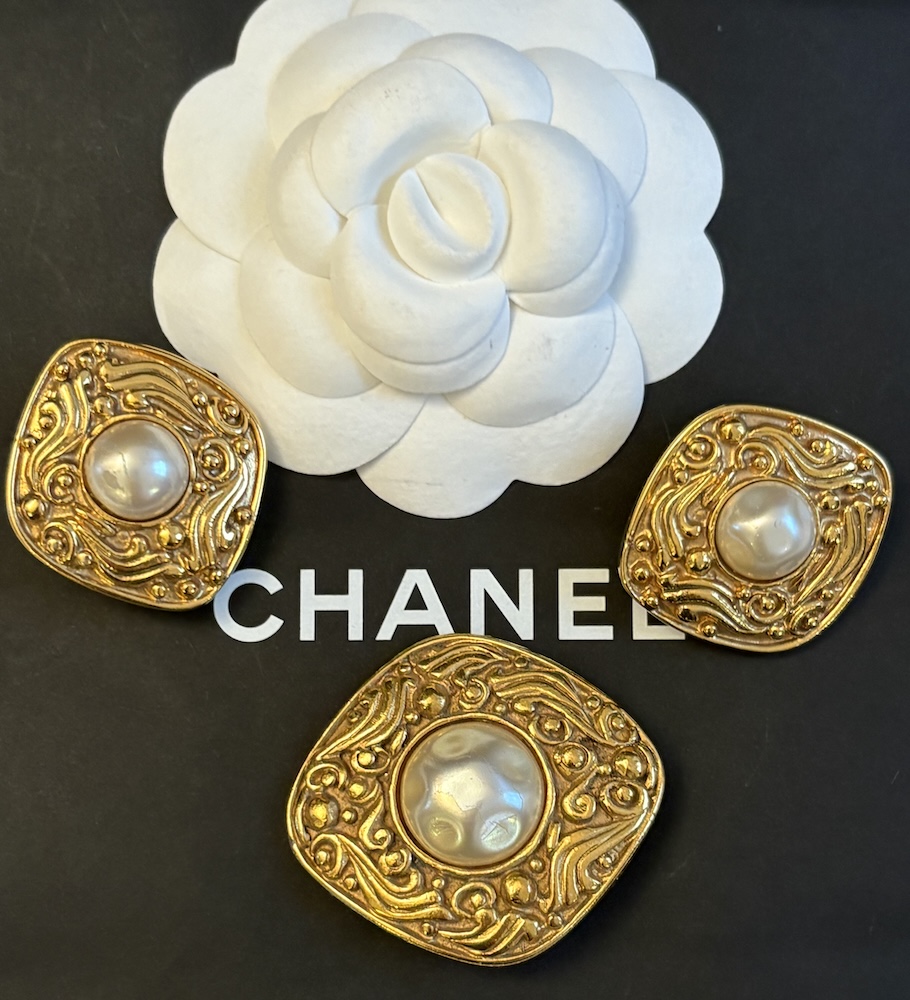 1980s chanel vintage baroque arabesque pearl & gold tone brooch