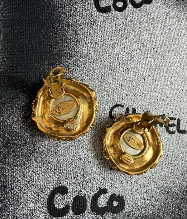 autumn 1994 chanel vintage twisted filigree 24k gold tone pearl earrings