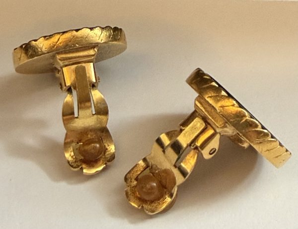 autumn 1996 chanel vintage 24k gold tone cc logo round black clip on earrings