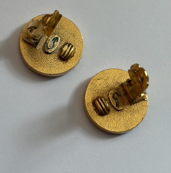 autumn 1996 chanel vintage 24k gold tone cc logo round black clip on earrings