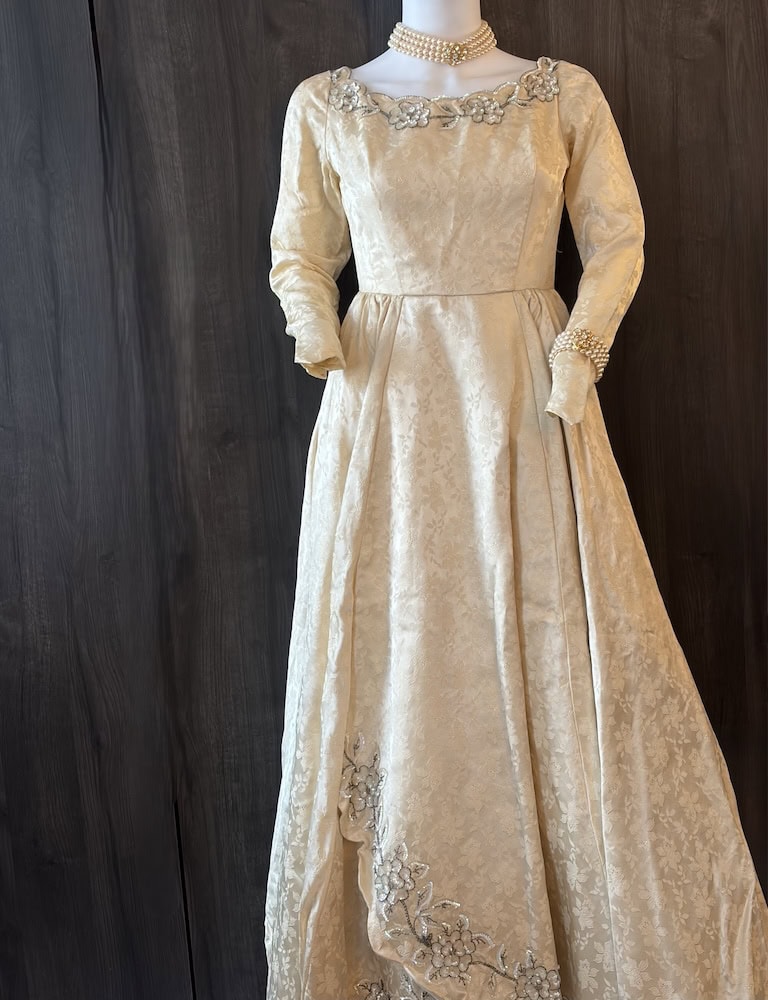 1950 cream jacquard floral wedding evening dress camellia embroidery neckline