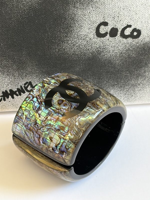 spring 2012 chanel cc logo large iridescent resin cuff bangle bracelet w/box