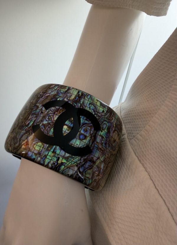 spring 2012 chanel cc logo large iridescent resin cuff bangle bracelet w/box