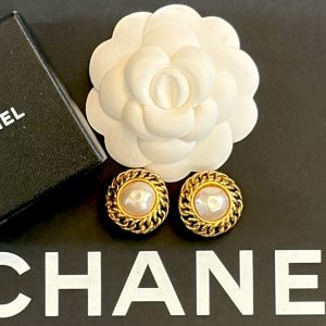 1980s chanel vintage pearl rope chain 24k gold tone clip on earrings w/box