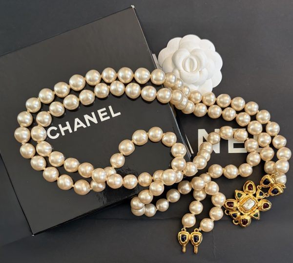 chanel 1990 by karl lagerfeld runway gripoix pendant pearl necklace