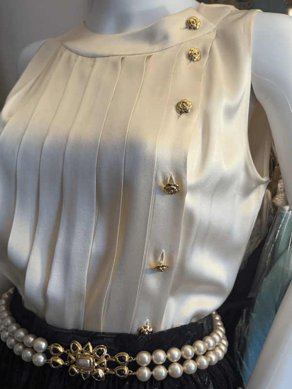 1980s chanel ivory sleeveless blouse vertical pleats camellia jewelled buttons collection 22