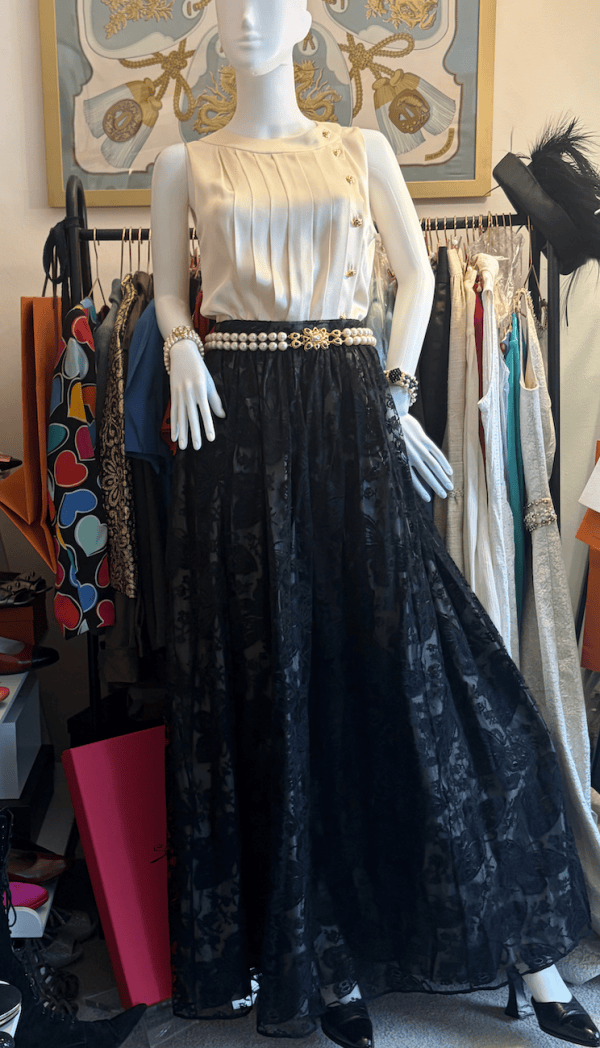 1980s chanel ivory sleeveless blouse vertical pleats camellia jewelled buttons collection 22
