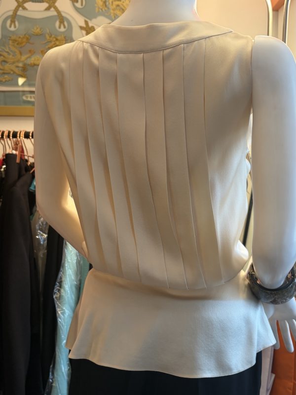 1980s chanel ivory sleeveless blouse vertical pleats camellia jewelled buttons collection 22