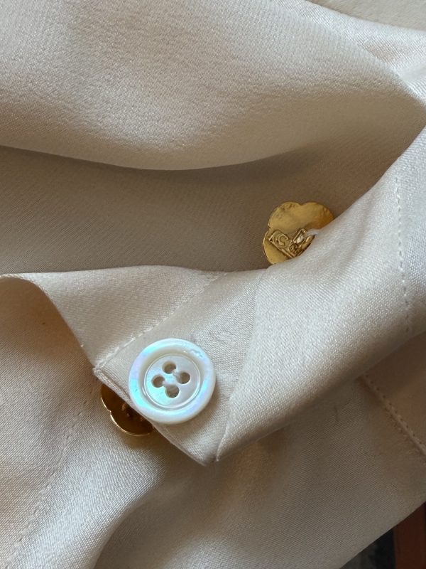 1980s chanel ivory sleeveless blouse vertical pleats camellia jewelled buttons collection 22