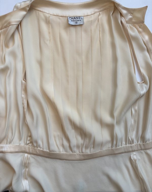 1980s chanel ivory sleeveless blouse vertical pleats camellia jewelled buttons collection 22