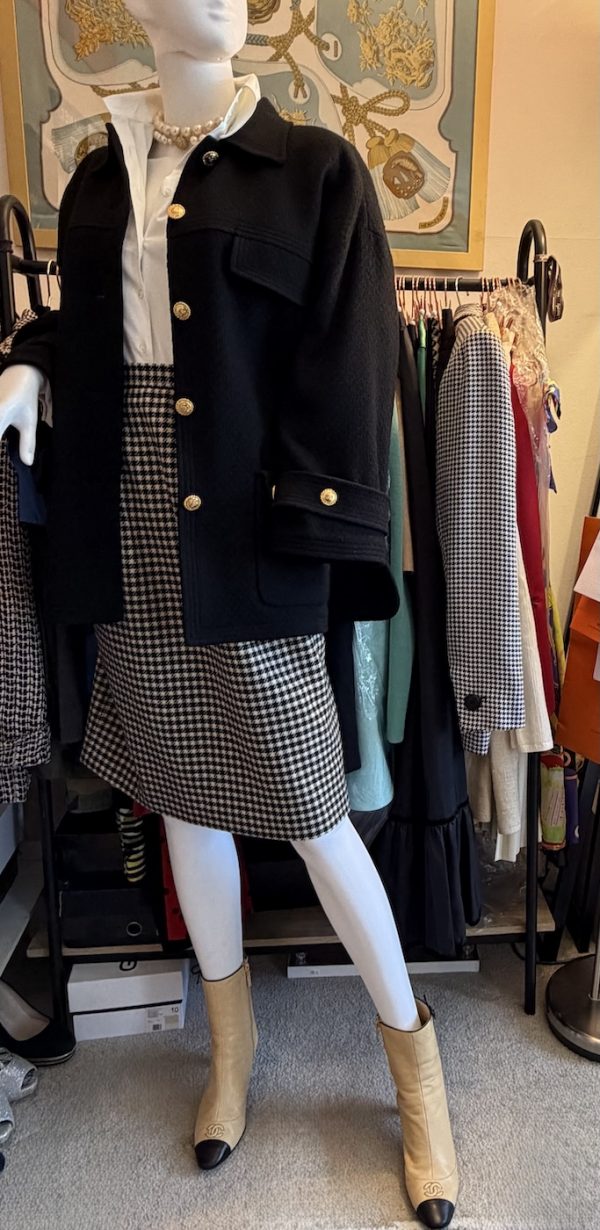 chanel fall/winter 95 classic black loose tweed jacket vintage gold cc logo jewel buttons