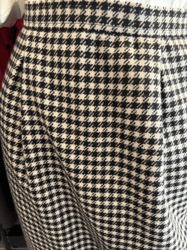 yves saint laurent rive gauche vintage pencil fitted houndstooth skirt c.1970s 1980s