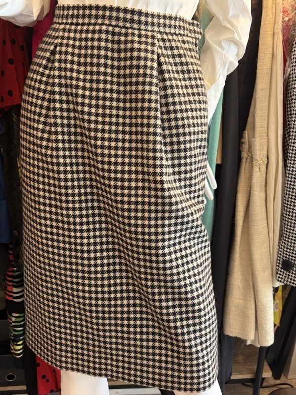 yves saint laurent rive gauche vintage pencil fitted houndstooth skirt c.1970s 1980s