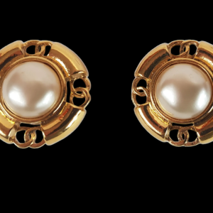 chanel vintage cc logo 24k gold tone pearl earrings collection 29 autumn/winter 1992